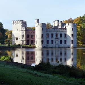 Château et son reflet dans l'eau - Belgique  - collection de photos clin d'oeil, catégorie rues